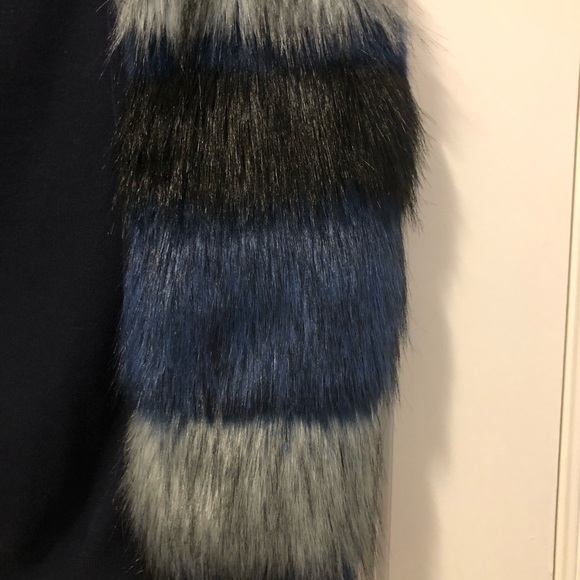 BLUE Striped Faux Fur Vest Size ST - Picture 3 of 6